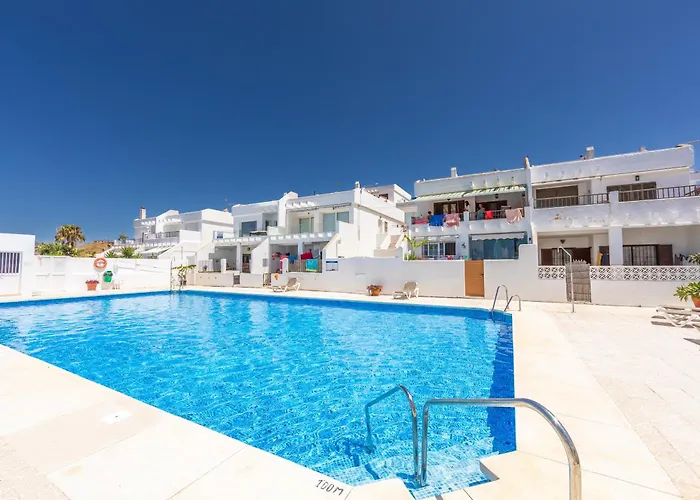 דירה Beach, Pool & Balcony - Simplytarifa