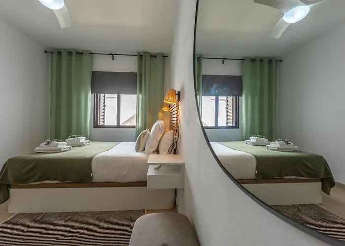 דירה Beach, Pool & Balcony - Simplytarifa *